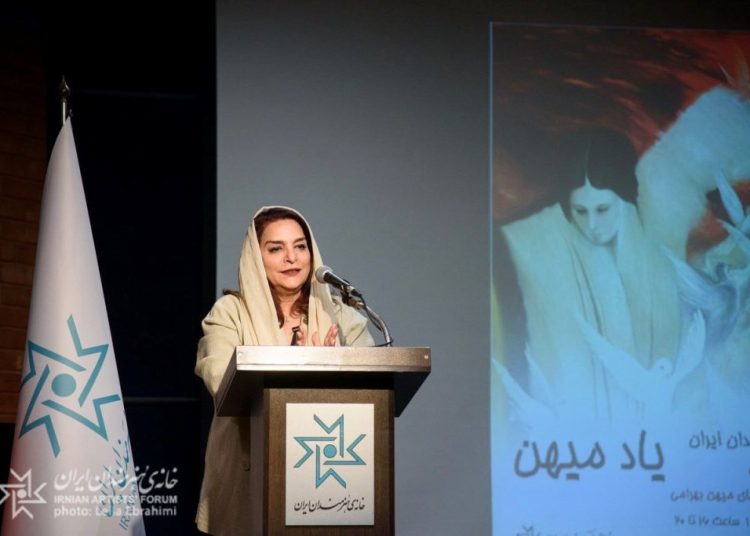مراسم رونمایی از آثار میهن بهرامی برگزار شد