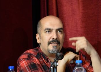 جلسه نقد و بررسی فیلم تئاتر «دریای آبی عمیق» برگزار شد