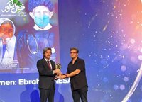 دریافت جایزه فصل انگور