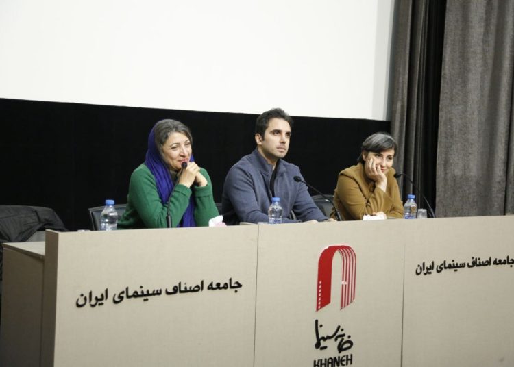 جلسه نقد و بررسی «قصه دختران فروغ» برگزار شد