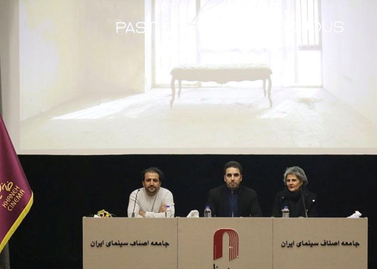 فیلم مستند «گذشته در آینده استمراری» بررسی شد