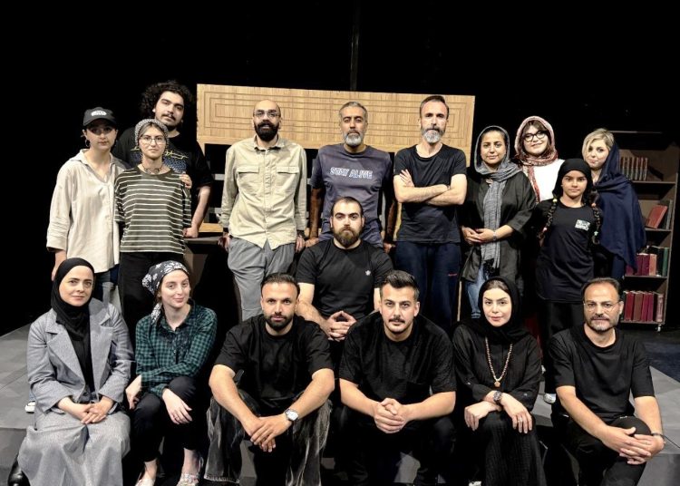 بازیگران نمایش «دستان او» معرفی شدند