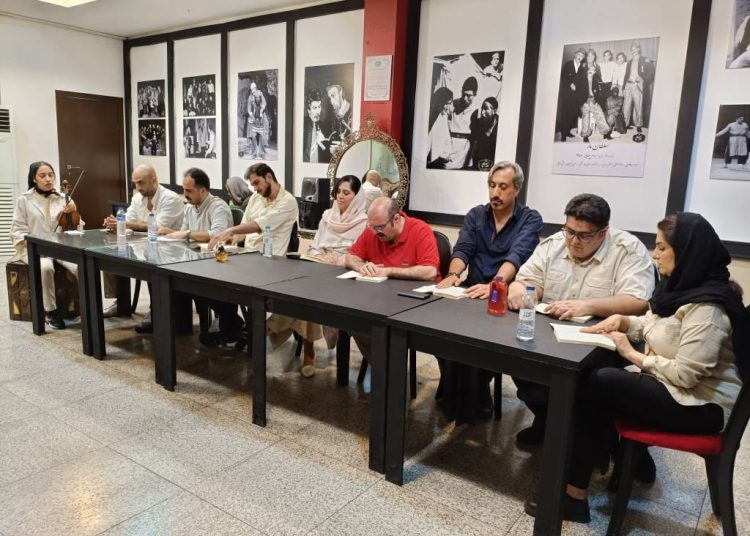 ایرانی خوانی با مضمون نمایشنامه های آیینی و عاشورایی برگزار شد