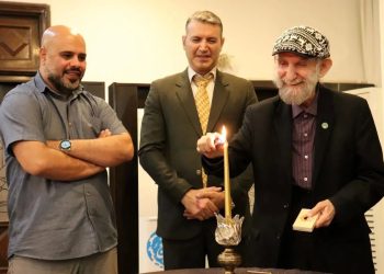 اسماعیل خلج شمع شب‌چراغ «میراث» را روشن کرد