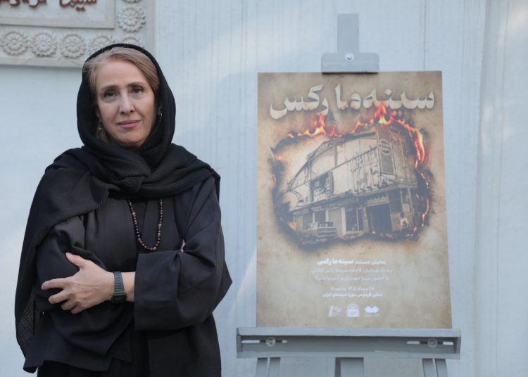 بخشی از قربانیان «سینما رکس» بعد از فاجعه به وجود آمده‌اند
