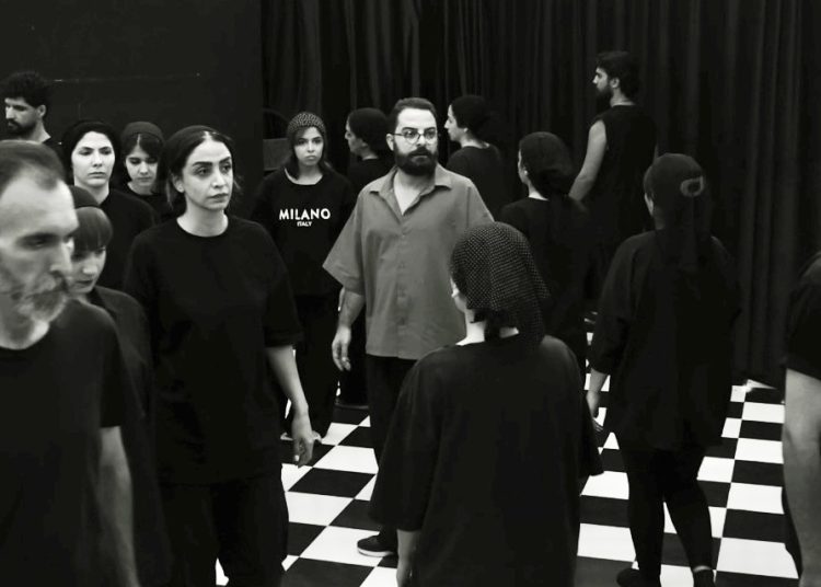 نمایش «بی/نا بینا» روی صحنه میرود