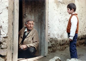 نمایش «خانه دوست کجاست؟» در سینماهای روباز آتن