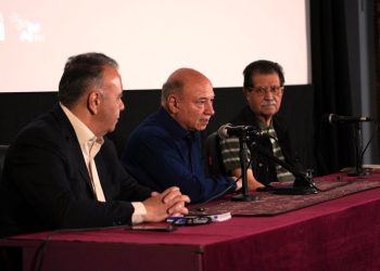 مستند «عبور از نمیدانم…» در موزه سینما روی پرده رفت